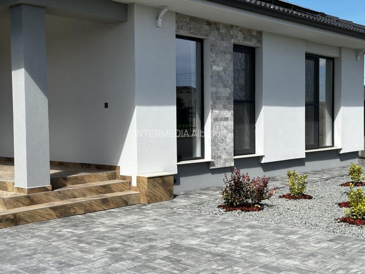 Casa NOUA 4 camere 2 bai Dresing Terasa Panouri Teren 550 mp Finisata la Cheie - 4