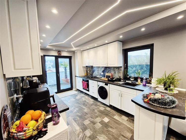 Casa de vanzare cu priveliste frumoasa - 4