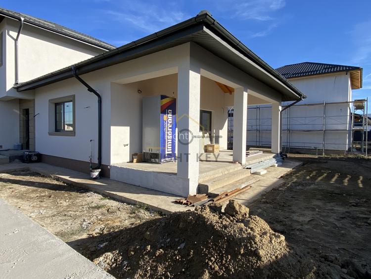 Oportunitate! Vila moderna 4 cam, asfalt, toate utilitatile! Comision0 - 3