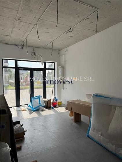 Spatiu comercial cu 3 locuri de parcare in complexul Smarald - 6
