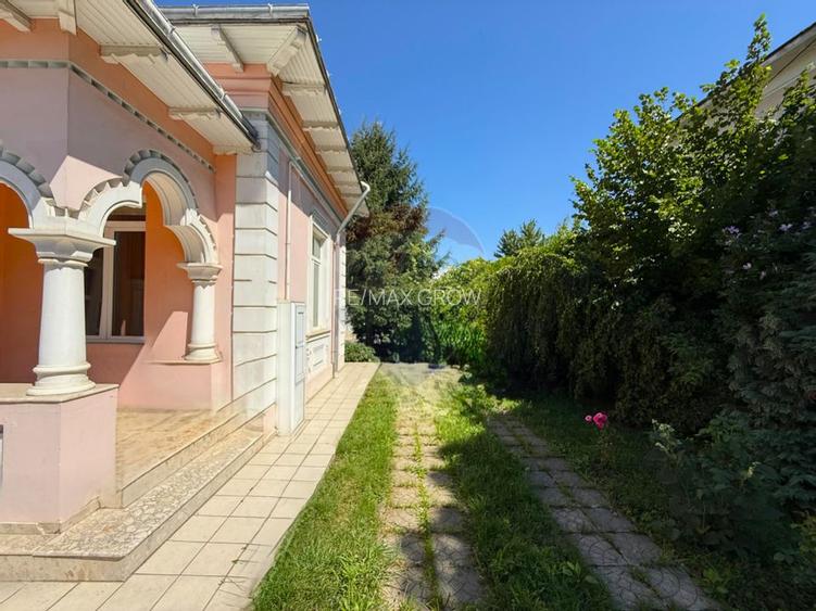 Casa interbelica de vanzare - probabil cea mai frumoasa din Roman - 9