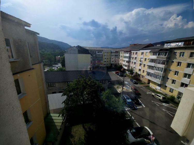 Apartament cu 4 camere de vânzare în zona Maratei