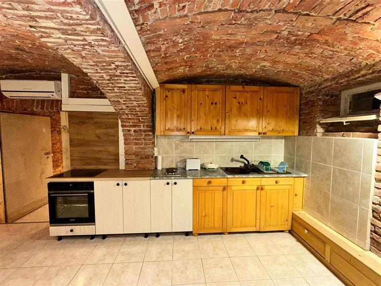 Casa 10 camere, 6 dormitoare, 5 bai zona Turnisor