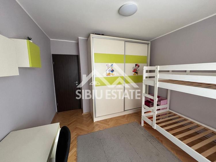 Apartament 3 camere de inchiriat Sibiu
