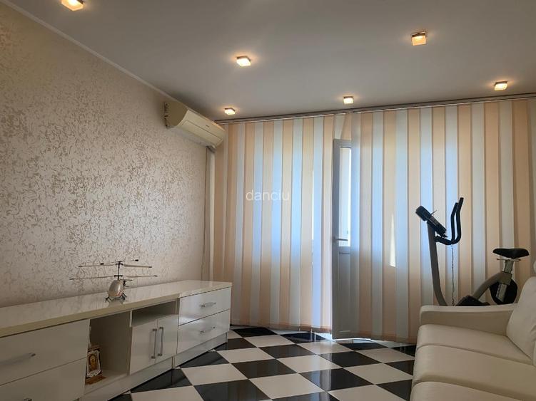 Proprietar apartament 3 camere, loc parcare - 14