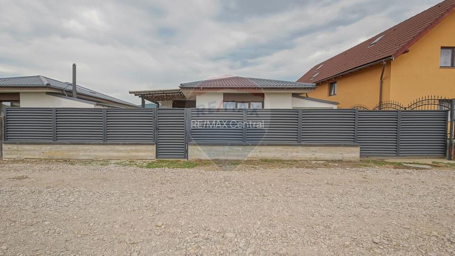 Vilă modernă, cu garaj, panouri și pompă de căldură, Cristian - 10