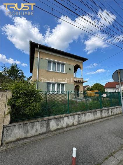 Casa cu 5 camere l 406 MP Teren l Garaj l Andrei Muresanu - 2