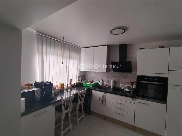 Petrosnita, Casa la Curte cu Garaj si Teren de 900 Mp - 9