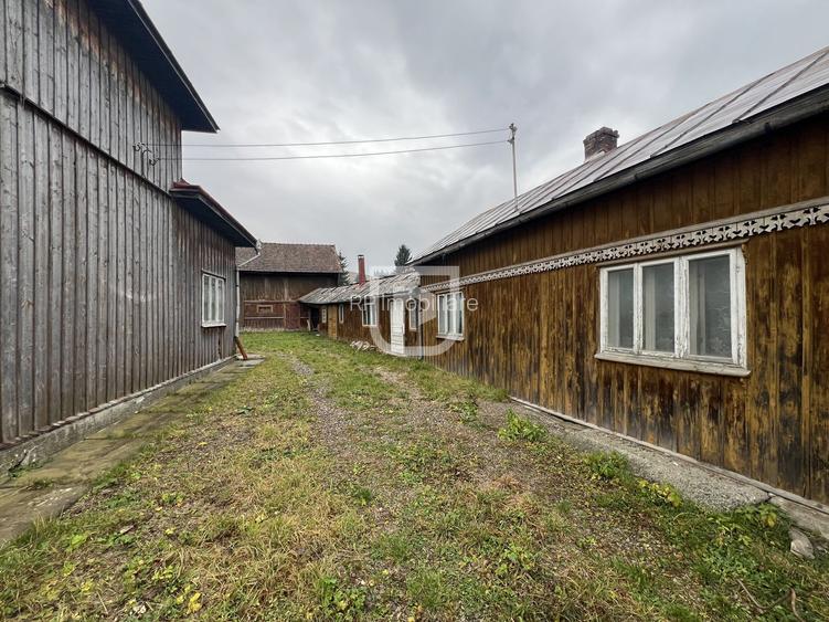 De vanzare casa, atelier fierarie, 4 anexe - 2507 mp in Manastirea Humorului - 11