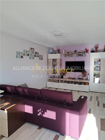 Apartament 3 camere de vanzare - Soseaua Oltenitei Sector 4 - 4