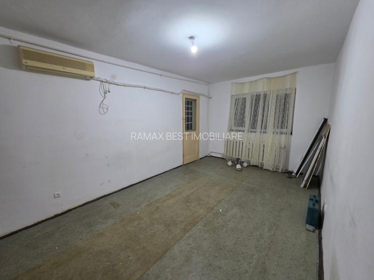 Jean Steriadi, 15 minute metrou 1 Decembrie 1918, pe Buhusi, bloc 1980 - 14