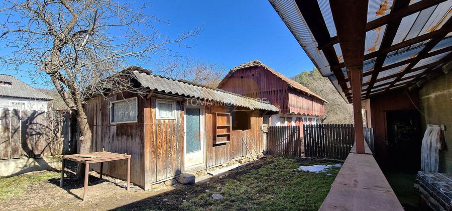 Casă cu 5 camere și teren generos de 2135 mp în Bistrița, jud. Neamț - 11