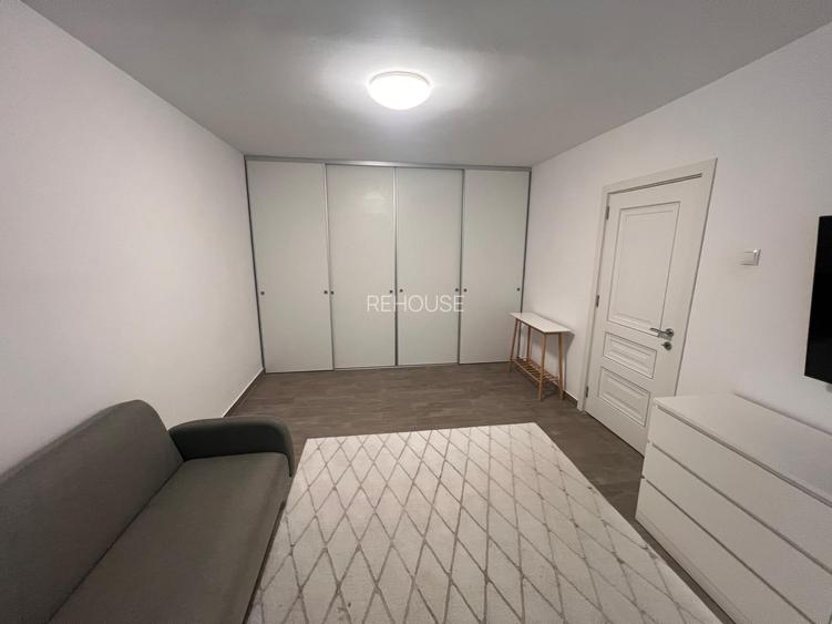 Titan, metrou 1 Decembrie,  61mp, 1/10, 1989, renovat, mobilat modern, AC - 7