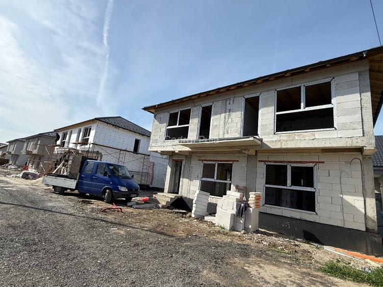 Casă individuală P+ETAJ+Pod Valu lui Traian, 265 mp teren • 2 parcări - 10