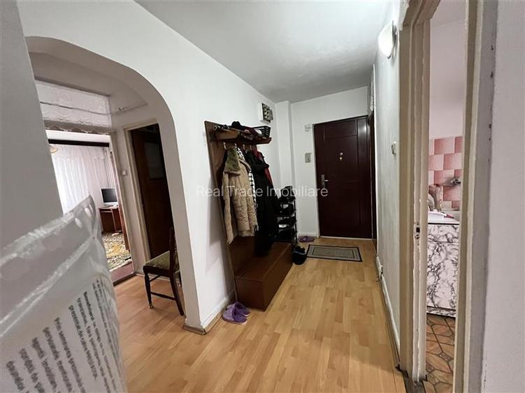 Apartament 3 camere decomandat Astra Carpatilor - 8