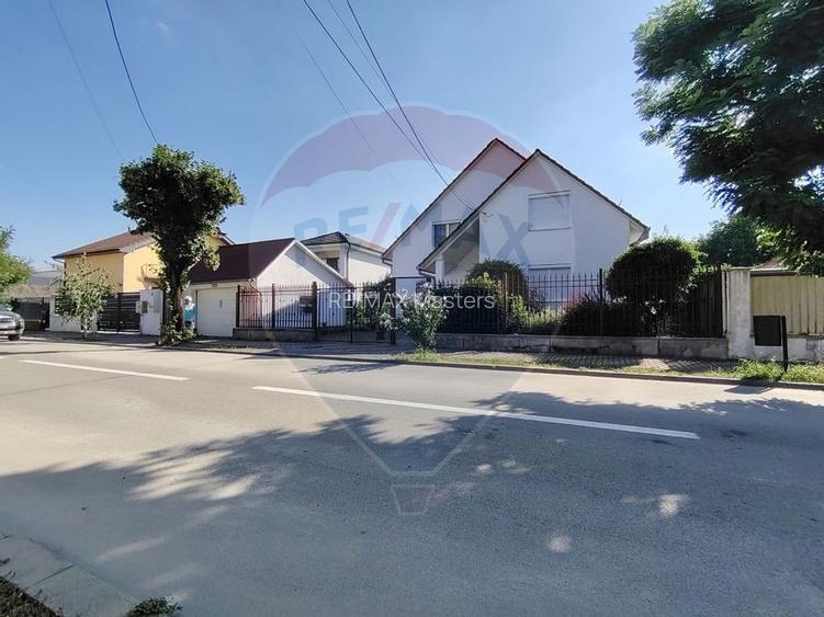 Casă / Vilă cu 8 camere de vânzare în zona Central - 32