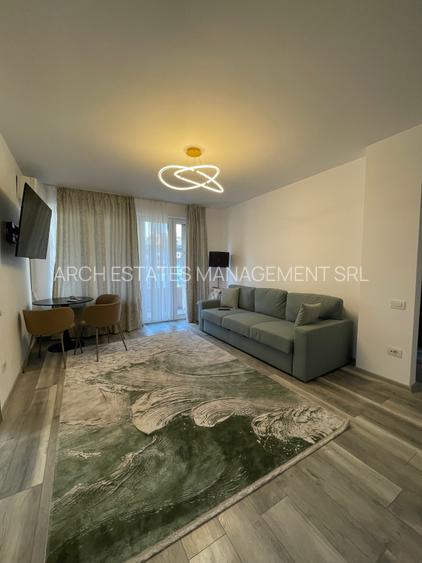 Piata Romana, Coloane, Metrou - 5