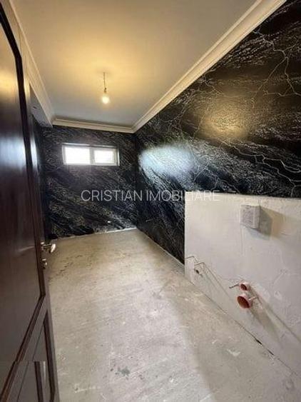 Super Vila! P+1+M, teren 4000 mp, constructie anul 2000, la 30Km de Braila - 7