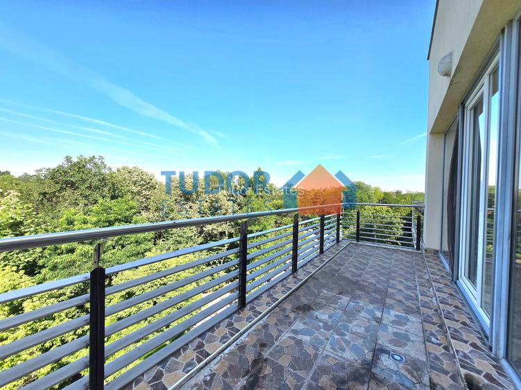 Elegant 2-Bedroom Duplex Apartment with Panoramic Park Views - 7
