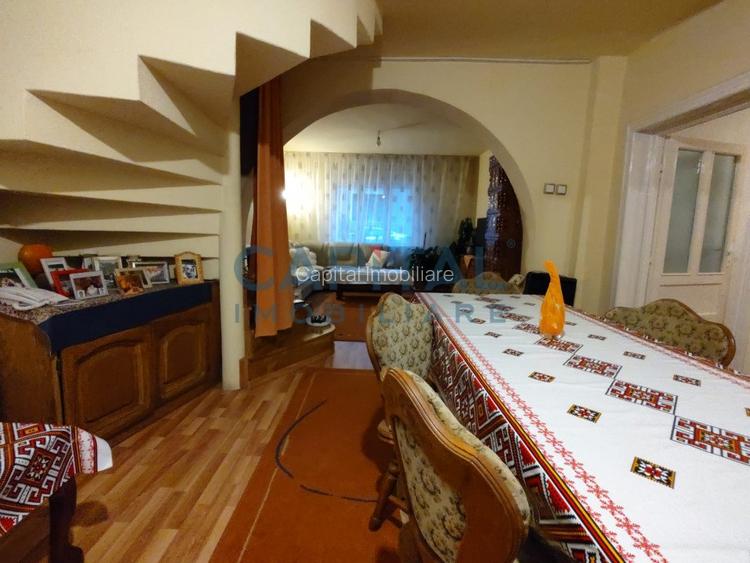 Casa cu mansarda, 7 camere, anexe, Sanmartin - 11