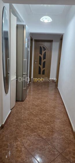 Apartament cu 3 camere decomandate, zona Nicolina 2, langa piata Nicolina. - 10