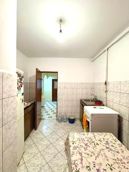 Apartament 3 camere 72mp zona Unitatea Militara 85000eur neg