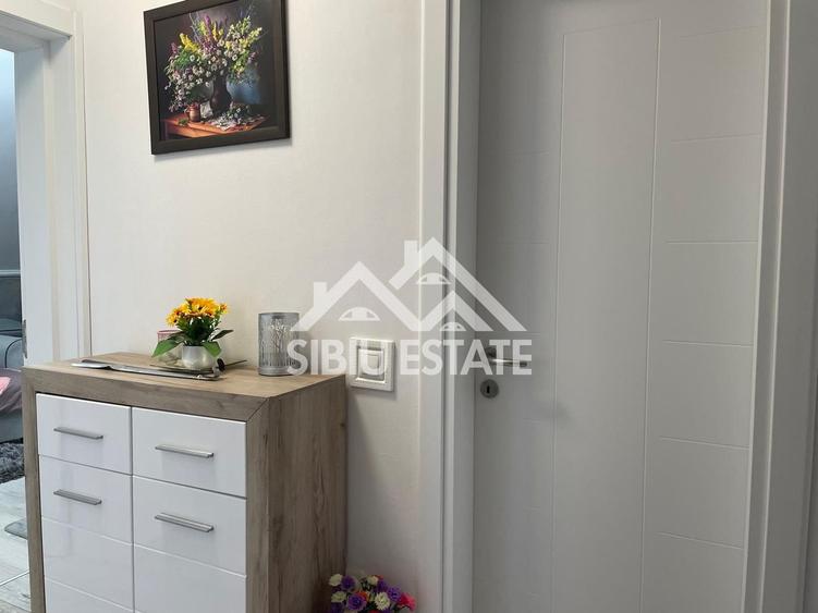Apartament 3 camere 70 mp. pod, loc de parcare-Selimbar