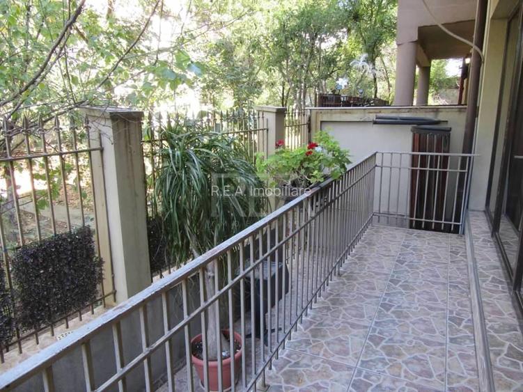 Vilă 5 camere Trapezului, centrală, an 2007, 174 mp - 11