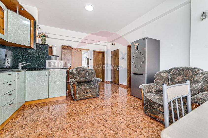 Apartament cu 3 camere de închiriat în zona Boul Rosu - 14