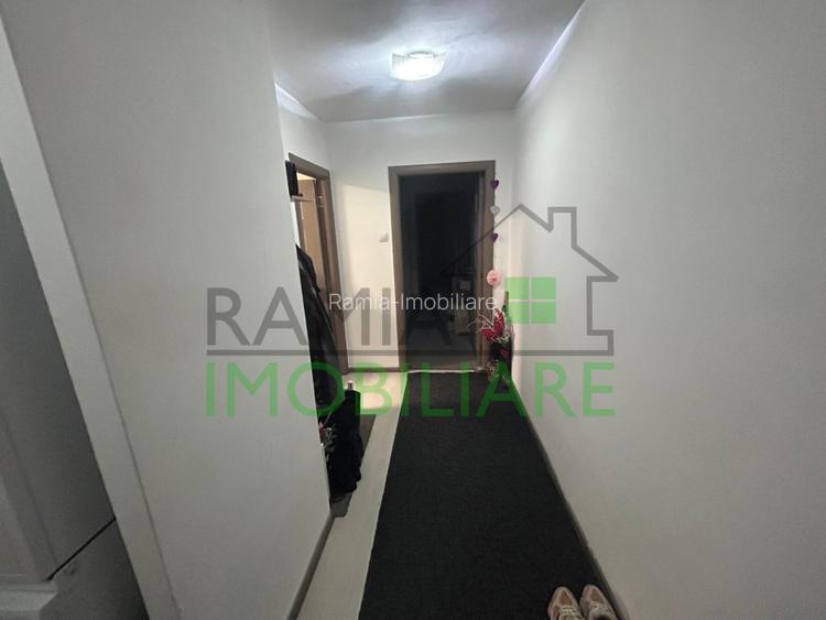 Apartament 3 camere Tractorul renovat 70 mp parter inalt balcon boxa si P - 11