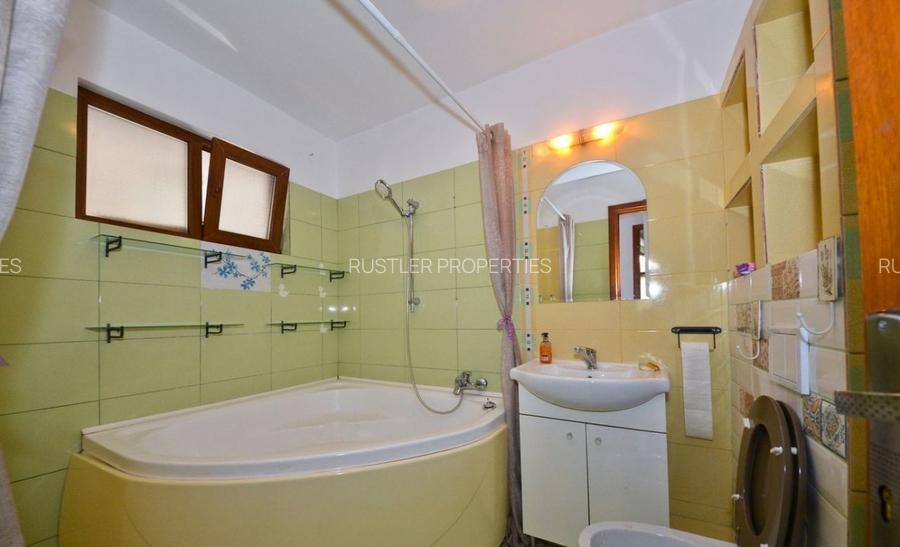 Vila cocheta cu 4 camere, parcare si curte - Baneasa - 15