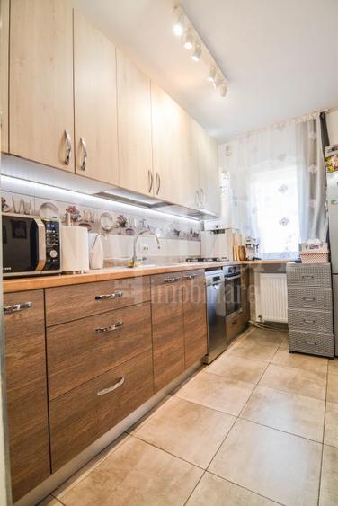 Apartament 3 camere de vanzare in Floresti
