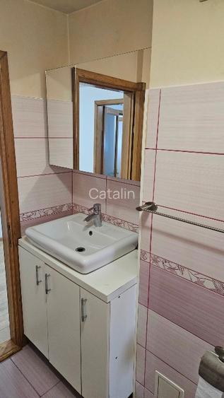 Persoană fizică ofer spre vânzare apartament cu 2camere situat  într-o zonă foar - 2