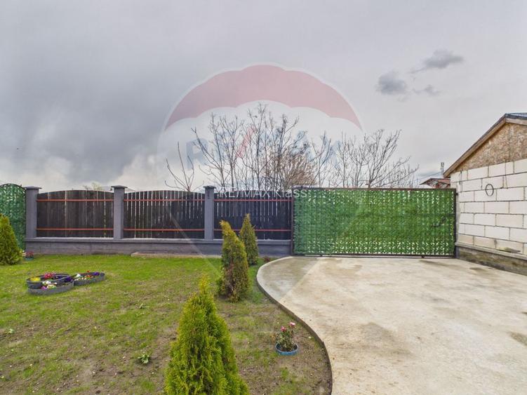 Casă / Vilă cu 5 camere de vânzare - 48