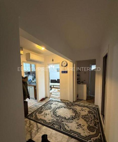 Apartament 4 camere decomandate zona Poarta 6 - 6