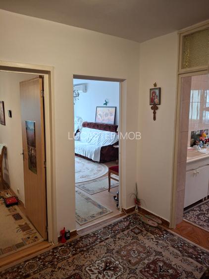 4Camere Crangasi  Metrou Piata - 10