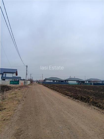 Aroneanu teren 8503 deschidere la doua strazi utilitati la ambele capete s-a dem - 3