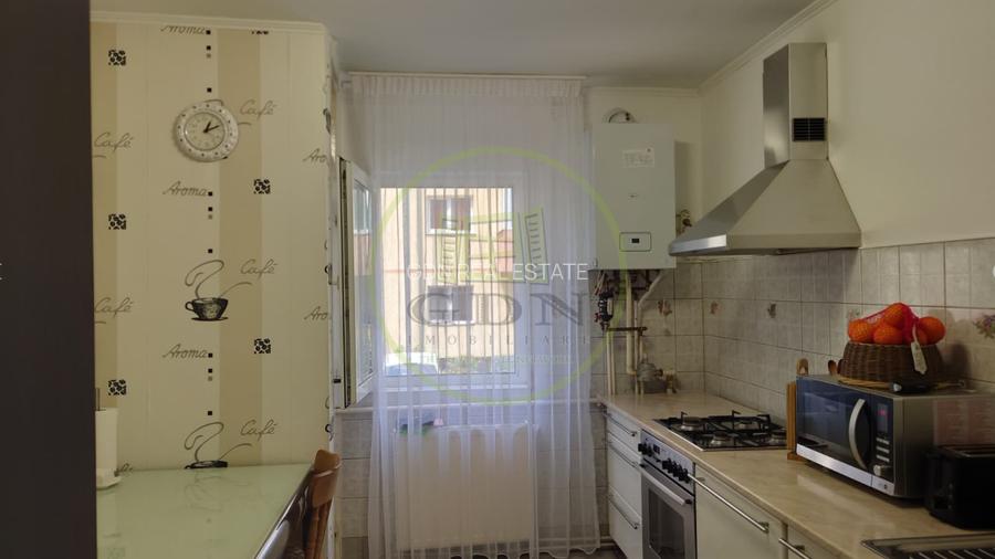 Apartament de vanzare cu trei camere, zona Turnisor. - 10