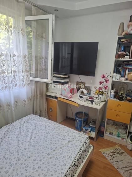 Apartament 3 camere Piața Progresul, 50 mp, centrală proprie, etaj 2/10 - 4