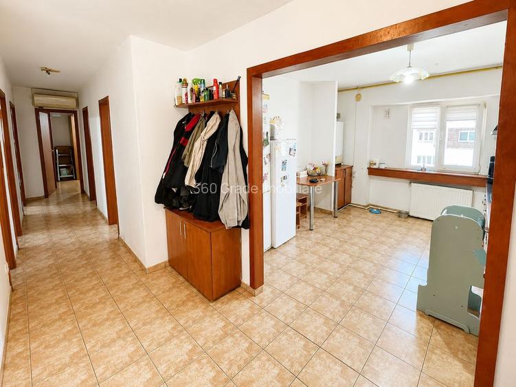 5 camere Cal. Martirilor Comision 0 - 110.000 Euro - 2