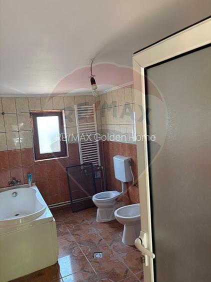 Casă cu 7 camere de vânzare in apropiere de Focsani - 10