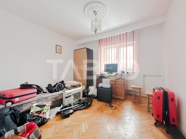 De vanzare apartament cu 2 camere decomandate zona Interservisan - 2