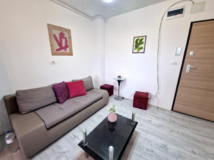 Lânga cladirea birouri VOX-TORONTAL - 2