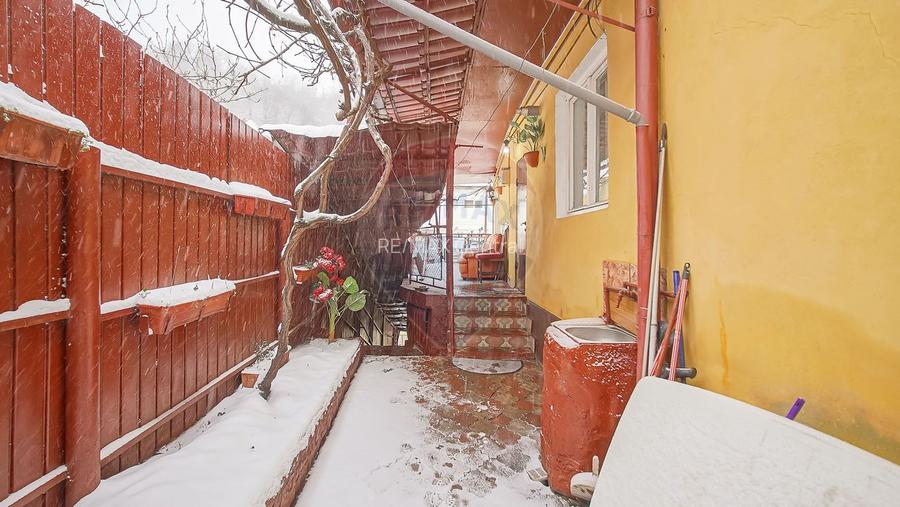 Proprietate cu 2 apartamente și garaj, Schei - 10