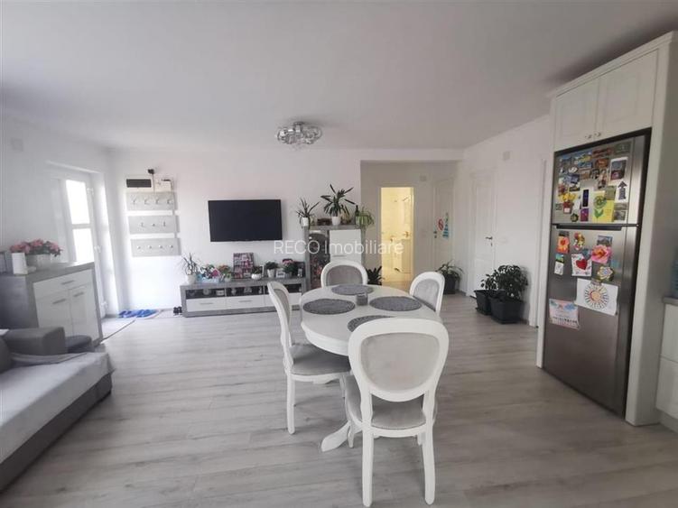 Proprietate cu 2 case in Osorhei intr-o zona cu case noi. - 7