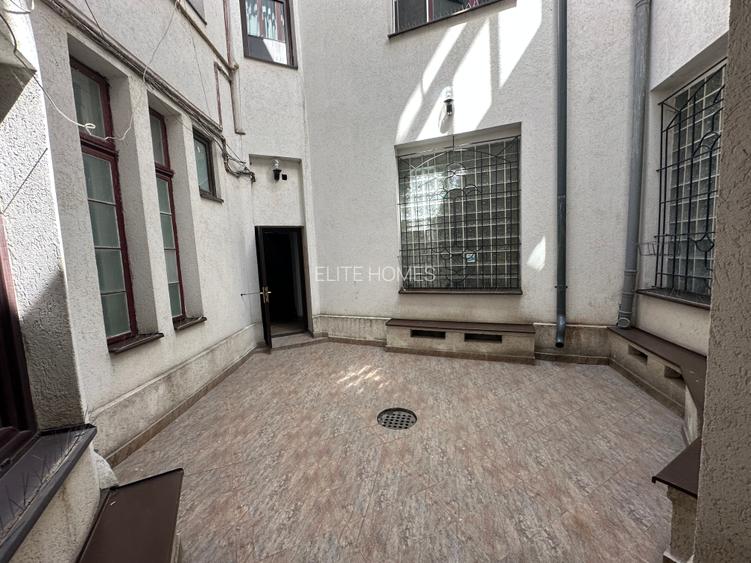 Apartament de 4 camere pe Bd. Regina Elisabeta/4-Rooms on Regina Elisabeta Bvd. - 15