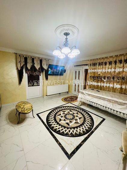 Casa cu teren , ULTRACENTRAL , singur in curte - 4