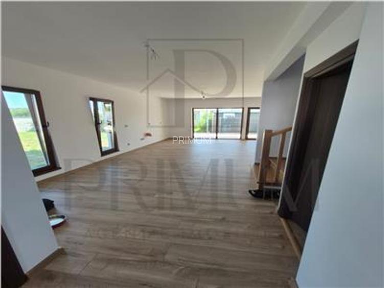 Duplex deosebit - zona excelenta- spatii generoase - structura metalica - comisi - 13