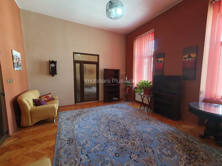 Vand apartament la casa ultracentral 3 camere etaj 1 - 8