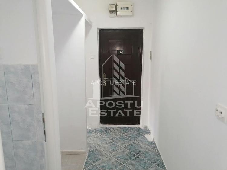 Apartament decomandat, renovat,2 camere,parter,Bulevardul Cetatii - 8